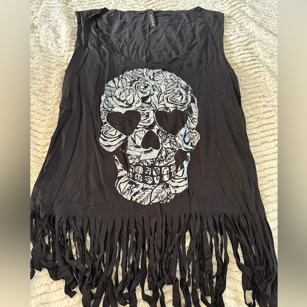 Like new black silver skull fringe tank
